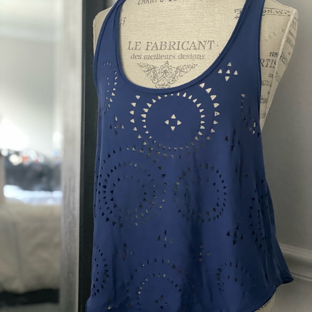 Jes­si­ca Simp­son Laser Leigh Tank ASO Elena